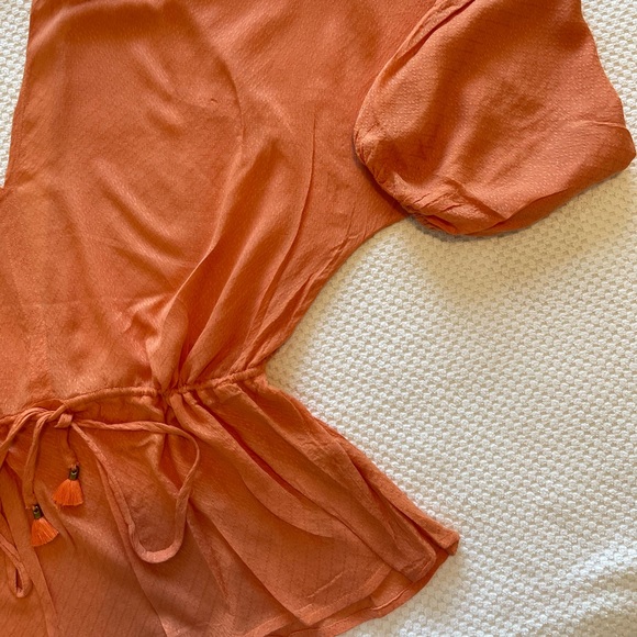 LOVESTITCH
Slit-Sleeve Drawstring - Picture 11 of 12